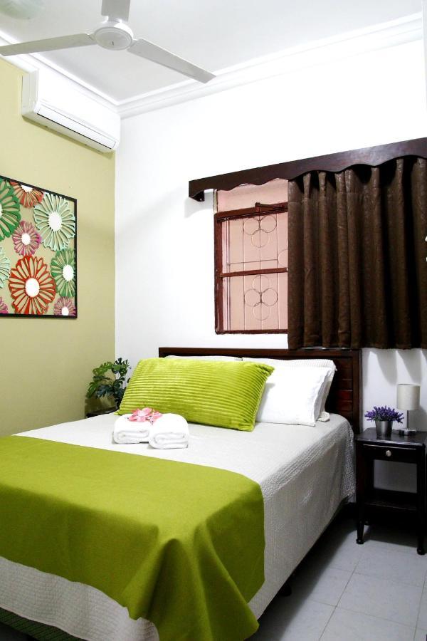 Amina Inn Flores Luaran gambar