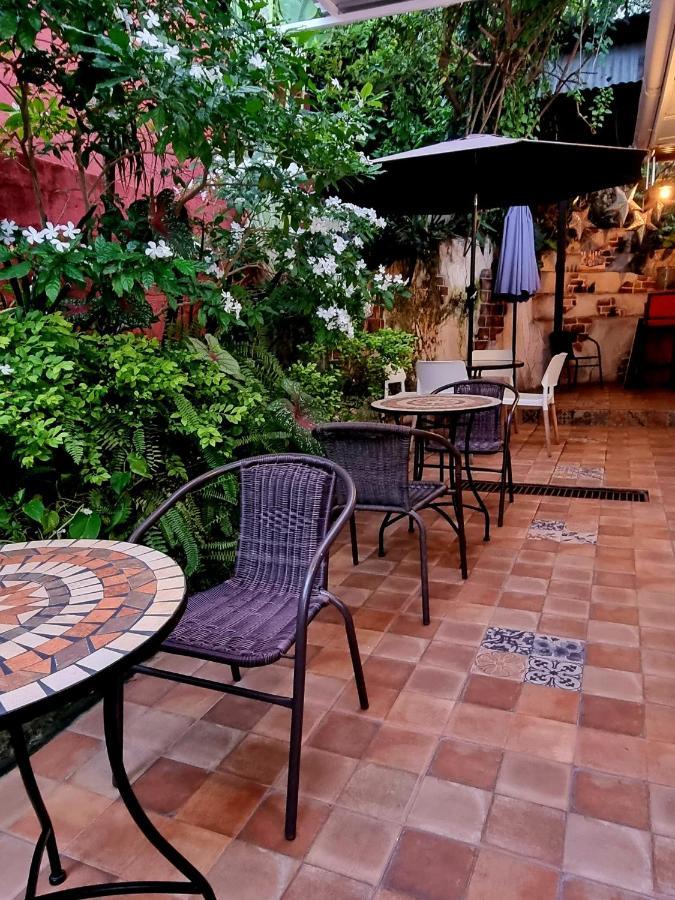 Amina Inn Flores Luaran gambar